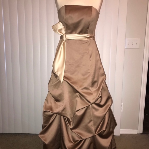 David's Bridal Dresses & Skirts - David's Bridal Strapless Dress size 2